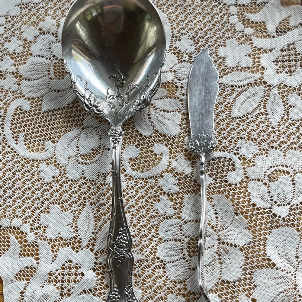 Rogers Brothers vintage silver plated serving spoon & butter knife - Picture 10 of 11